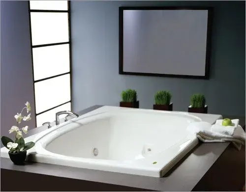 Banheira Bianca 1,85 x 1,22 x 0,52 em acrílico marca Jacuzzi.
