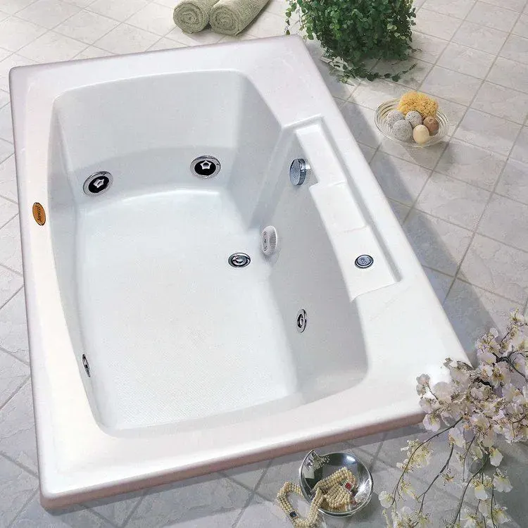 Banheira Carina 1,52 x 0,87 x 0,51 em acrílico marca Jacuzzi.