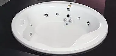 Banh. Luxura marca Jacuzzi.