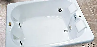 Banh. Cetra marca Jacuzzi.